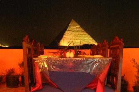 Barry’s Oriental Restaurant: Front-Row View of the Pyramids