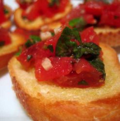 La Mezzaluna: Perfect for a Table for Two