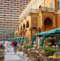 Garden Promenade Cafe: Great Outdoors, Poor Food