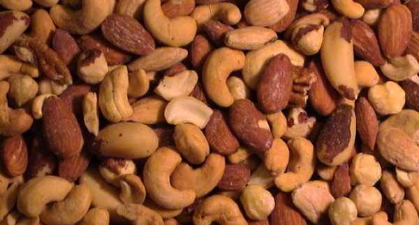 Nut Shop: Fresh Cashews and Pistachios