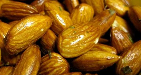 Al Mouwafak: Fresh Nuts with Flair