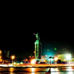 Cairo Weekend Roundup: Kylie, Bellbottoms And Sand-boarding