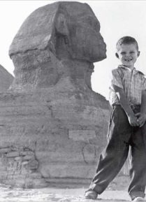 Crossing Mandelbaum Gate: Coming of Age Between The Arabs and Israelis