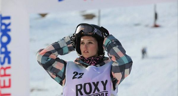 Chalet Girl: Charming But Predictable Snowboarding Rom-Com