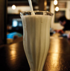 Unita Café: Gaudily Decorated Café in Mohandiseen