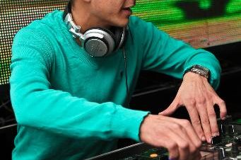 DJ Nadzie & Maykoul في ياسو لاونج