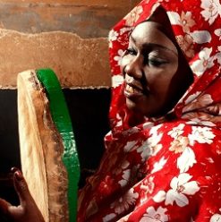 أغاني شعبية سودانية مع سلمى العسل في مكان