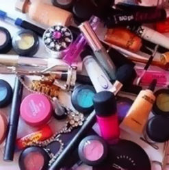 كلرز: مكياج وكريمات وهدايا بألوان وأذواق مختلفة في مصر الجديدة