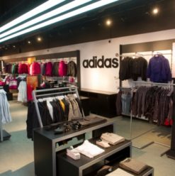 أديداس أوتلت: ملابس رياضية بأسعار مخفضة في المعادي