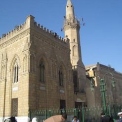 مسجد الإمام الحسين: ثلاثة مشاهد ومقام واحد