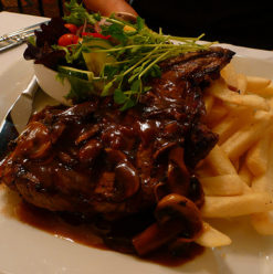 تري بون: مطعم وكافيه عادي داخل تيـﭭولي دوم في مصر الجديدة