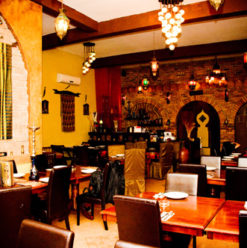 الخان: مطعم وكافيه بطابع شرقي في مدينة نصر