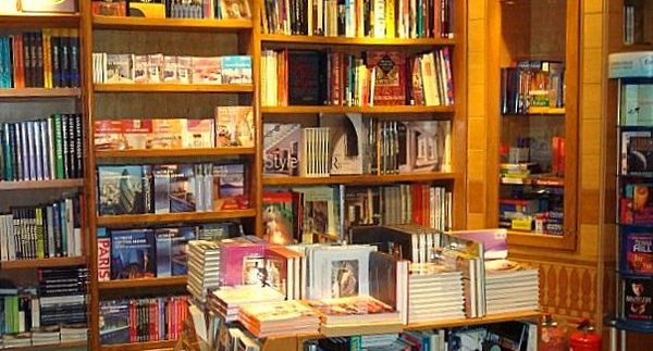 Shorouk Bookstore: Cosy Bookshop in Dandy Mall