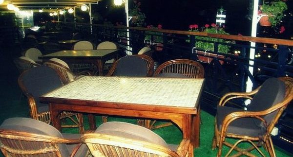 Andrea: Nile-Side Sohour on the Maadi Corniche