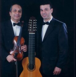ثنائي الفيولينة والجيتار في دار أوبرا القاهرة