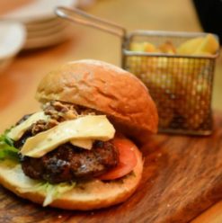 جرايند: ستيك وبرجر حلاوته مافيش بعد كده في مول العرب