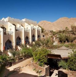 Bedouin Moon: فندق لطيف داخل حضن الجبل في دهب