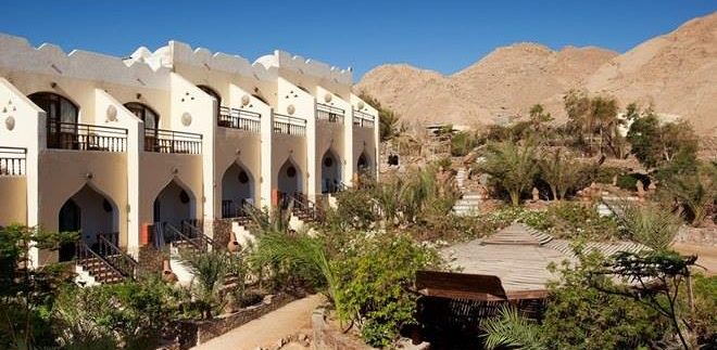 Bedouin Moon: فندق لطيف داخل حضن الجبل في دهب