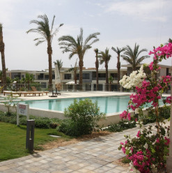 G Cribs Took Us to Red Sea Heaven and Back