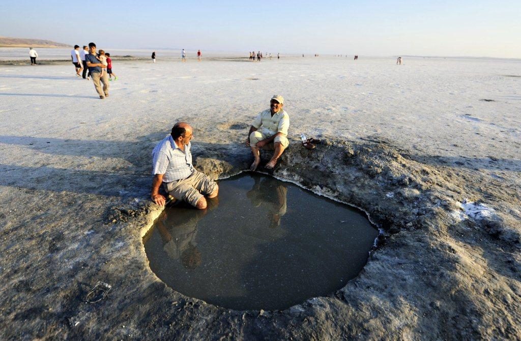 الصورة: العلاج في بحيرة الملح في تركيا