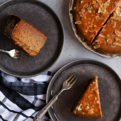 The Four Fat Ladies: A New Selection of Cakes & Brownies