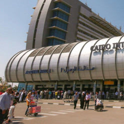 قبل ما تركن عربيتك في مطار القاهرة.. اعرف أسعار الانتظار الجديدة