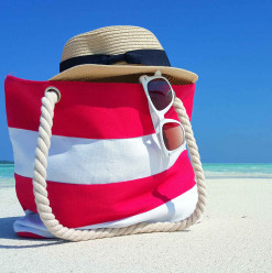 The Beach Bag Essentials That You Can’t Go Without