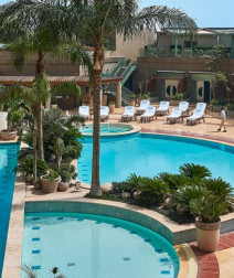 Pool Grill: Mouth-Watering Food & Relaxing Ambience at Four Seasons Hotel Cairo at Nile Plaza Pool Grill: Mouth-Watering Food & Relaxing Ambience at Four Seasons Hotel Cairo at Nile Plaza