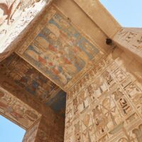 3 كتب هيسافروا بيك في رحلة إلى الحضارة المصرية القديمة