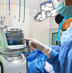 الروبوت الجراحي في خدمتك.. اعرفوا تفاصيل مشروع تطوير 