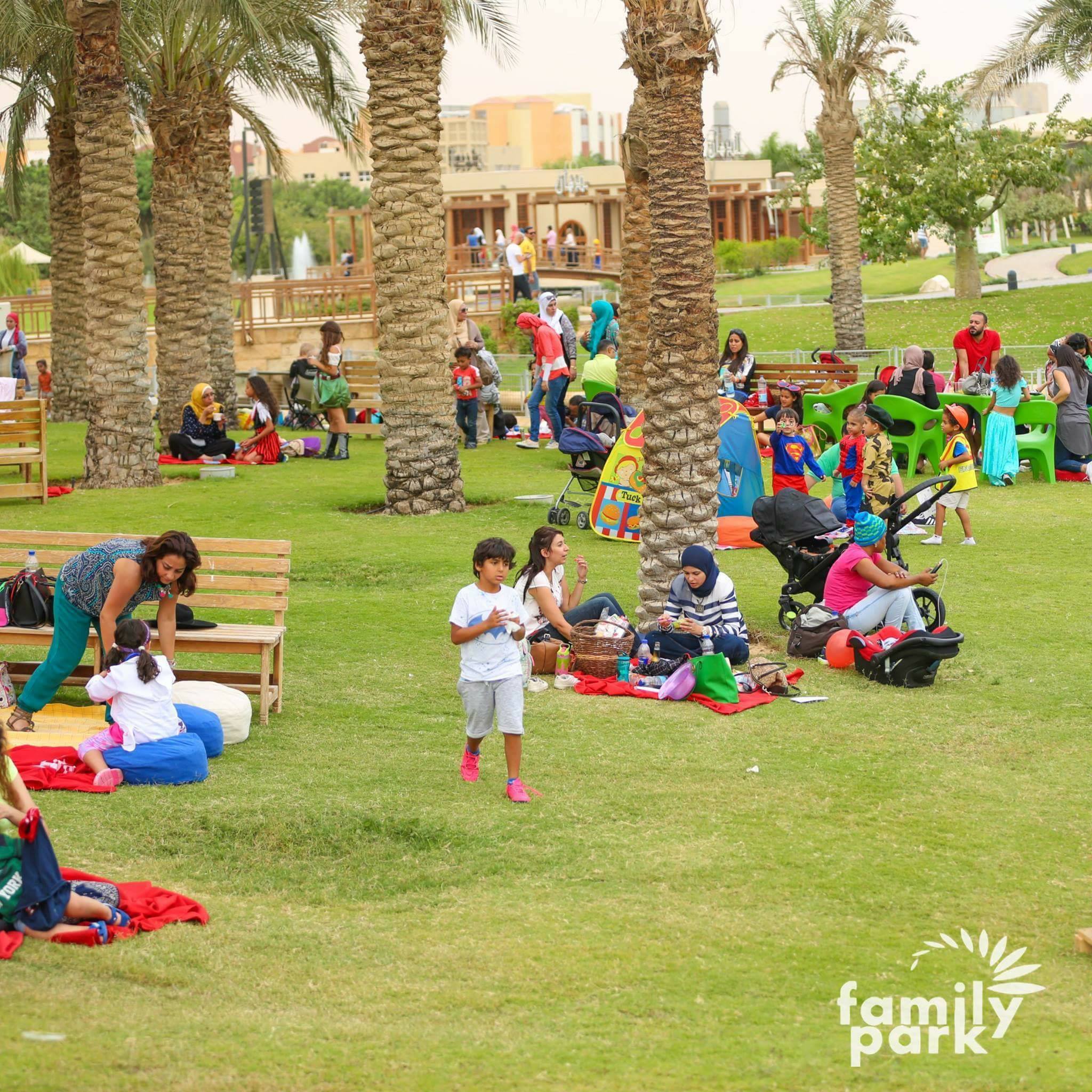 Family park. Family Park Cairo. Family парк. Фэмили парк Самарканд кинотеатр. Фэмили парк Самарканд места развлечений.