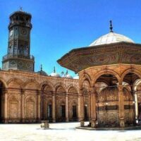 برج الساعة في مسجد محمد علي بالقلعة: القصة العجيبة للساعة الفرنسية العنيدة!