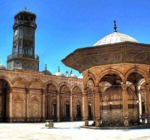 برج الساعة في مسجد محمد علي بالقلعة: القصة العجيبة للساعة الفرنسية العنيدة! برج الساعة في مسجد محمد علي بالقلعة: القصة العجيبة للساعة الفرنسية العنيدة!