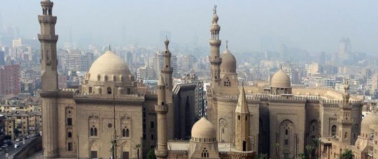 مسجد الرفاعي.. تحفة من الزخارف الإسلامية في القاهرة