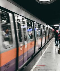في زحمة مترو الأنفاق.. 5 نصائح لتقليل خطر الإصابة بالأمراض المعدية