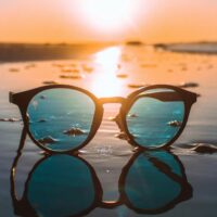 شياكة وحماية.. دليلك لاختيار أفضل نظارة شمسية في صيف 2024