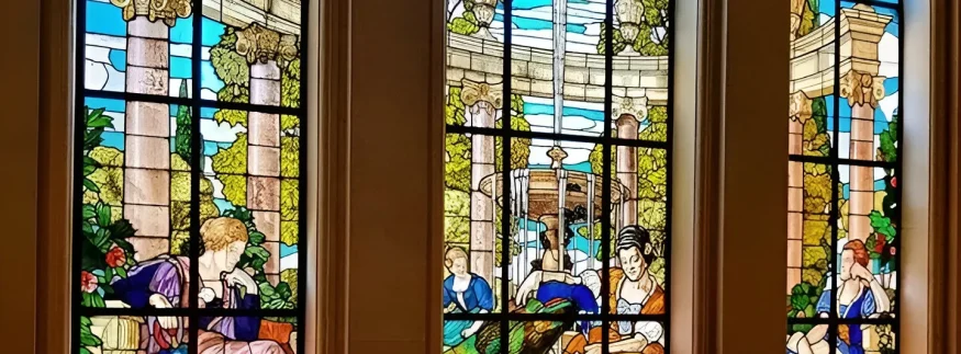 Through the Stained Glass: The Different Portrays of Coloured Stained Glass in Egyptian Architecture