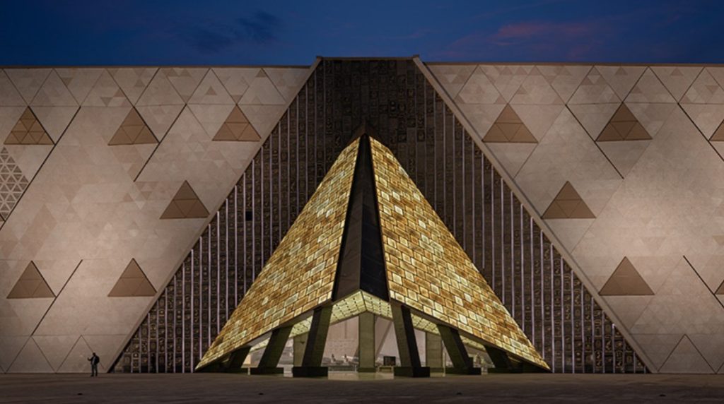 كيف تزور المتحف المصري الكبير بميزانية محدودة؟ دليل الاقتصادي الذكي. - الاستمتاع بالزيارة