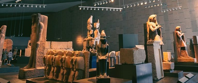 زاهي حواس يكشف الكواليس: 5 معلومات عن افتتاح المتحف المصري الكبير