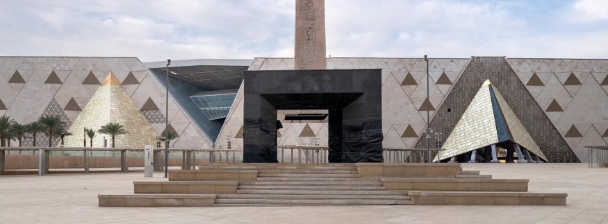 “توت” مستني السلام يعمّ العالم.. تأجيل افتتاح المتحف المصري الكبير للربع الأخير من 2025