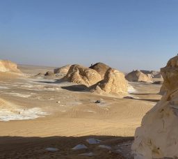 الصحراء البيضاء في مصر: كأنك على كوكب تاني!