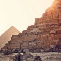 أهرامات الجيزة على قمة ترشيحات 