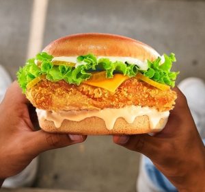 مشهور القاهرة: تجربتنا مع مطعم فرايد تشيكن أردني جديد في الشيخ زايد