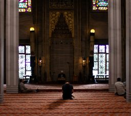 احتفال بنور الهُدى: اعرف موعد إجازة المولد النبوي وباقي العطلات الرسمية في 2025