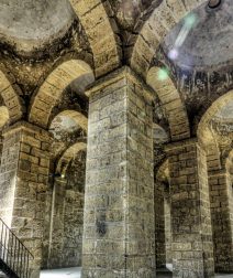 سر الصهريج العملاق تحت جامع سليمان أغا السلحدار في شارع المعز