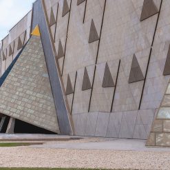 كل اللي محتاج تعرفه قبل افتتاح المتحف المصري الكبير.. التجهيزات الأخيرة للحدث اللي العالم مستنيه