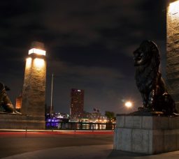 كوبري قصر النيل: حكاية أجمل جسر على النيل وأسوده اللي بتحرس القاهرة