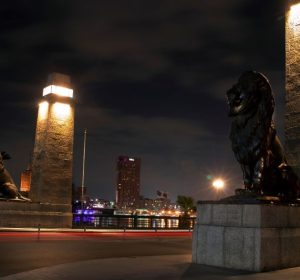 كوبري قصر النيل: حكاية أجمل جسر على النيل وأسوده اللي بتحرس القاهرة