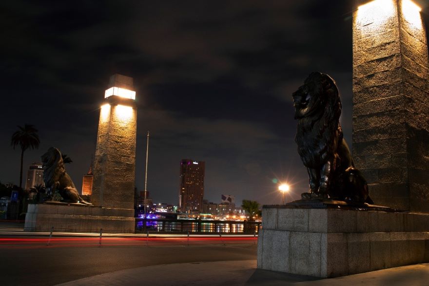 كوبري قصر النيل: حكاية أجمل جسر على النيل وأسوده اللي بتحرس القاهرة