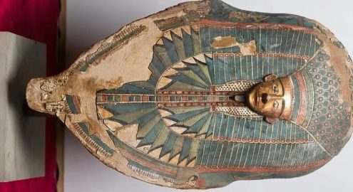 قناع الكارتوناج الجنائزي.. سر البعث والخلود في المتحف المصري الكبير